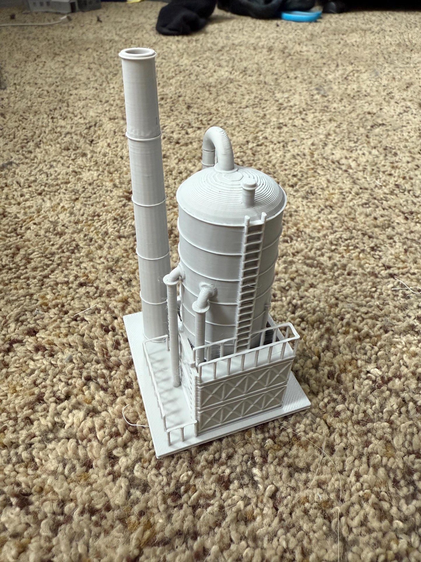 HO Scale Oil Refiner - 1:87 Gauge - Built and Ready - No Assembly Required