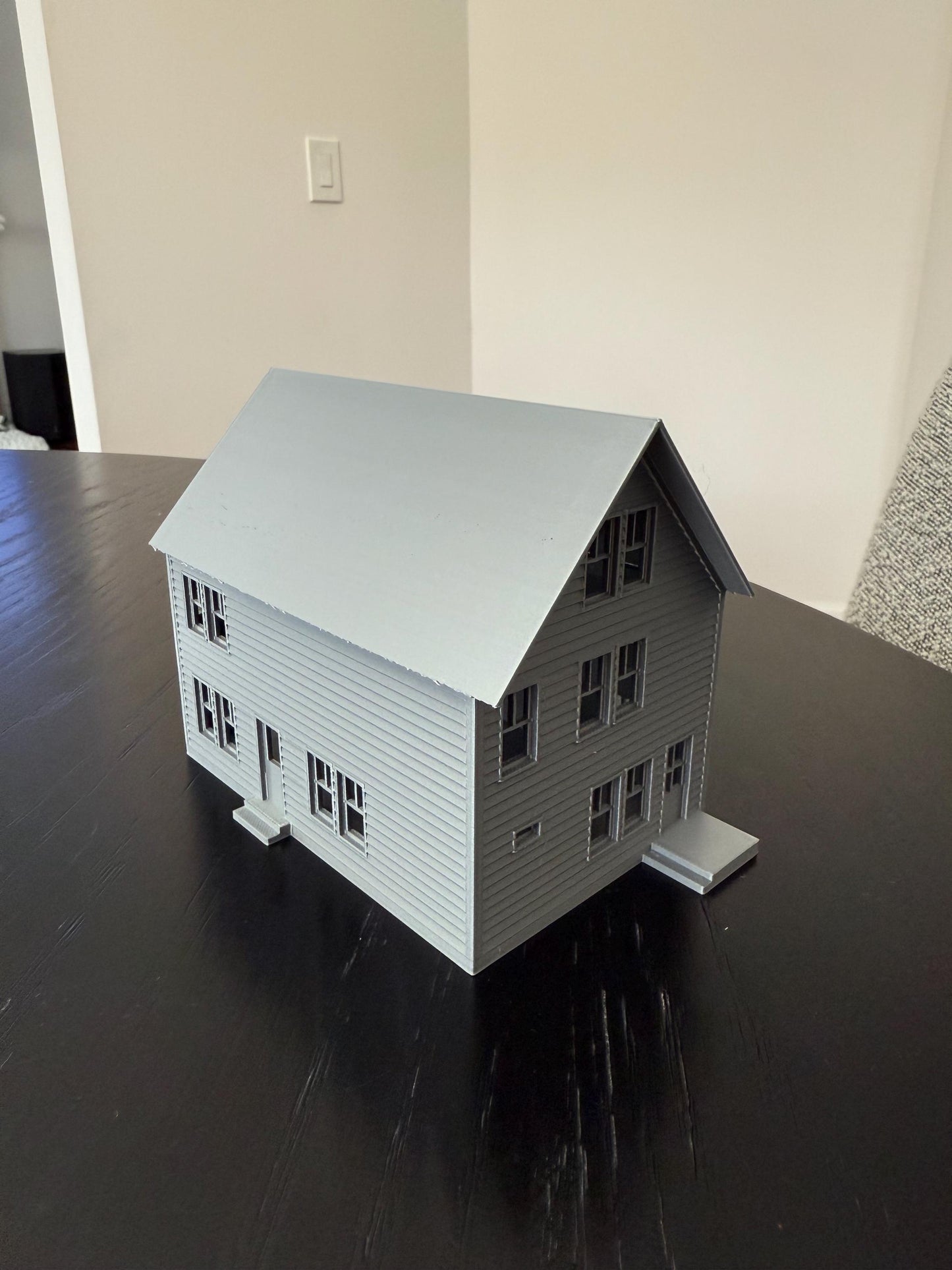 Beach House - HO Scale 1:87 Gauge | No Assembly Required / built and ready