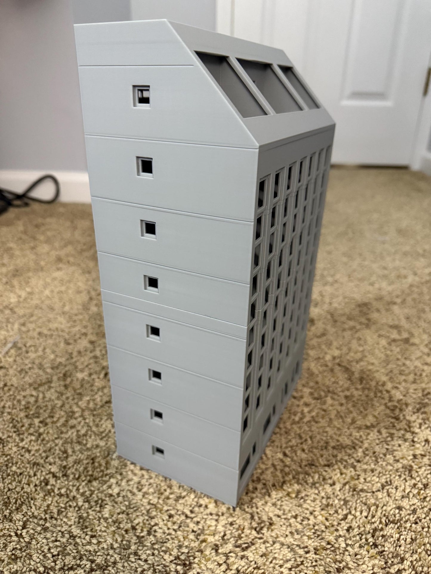 HO Scale Highrise with Penthouses - 1:87 Gauge - Built and Ready