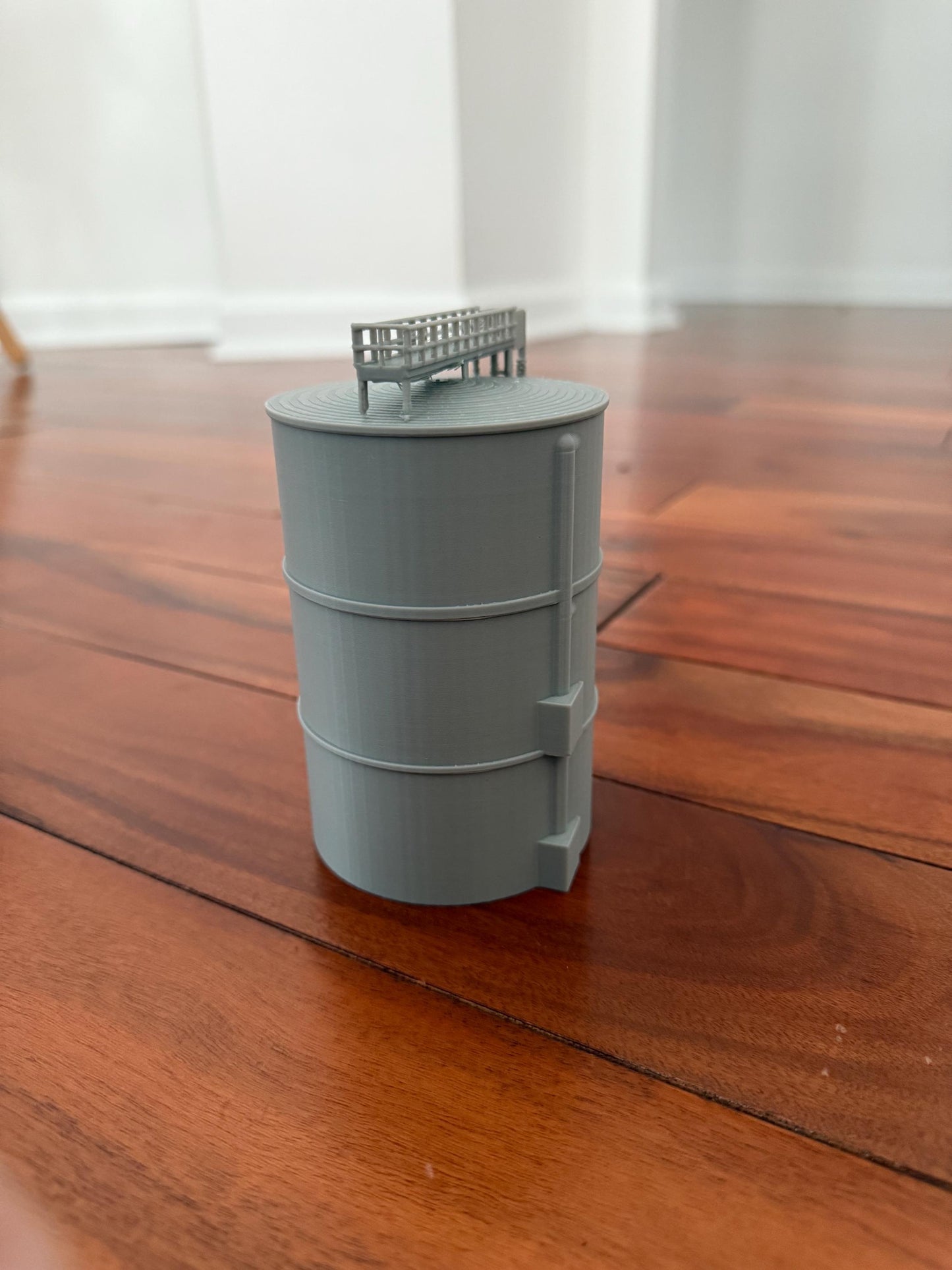 HO Scale Oil Tank 1:87 Gauge | No Assembly Required - Built and Ready - Oil Industry - Model trains, dioramas, miniature