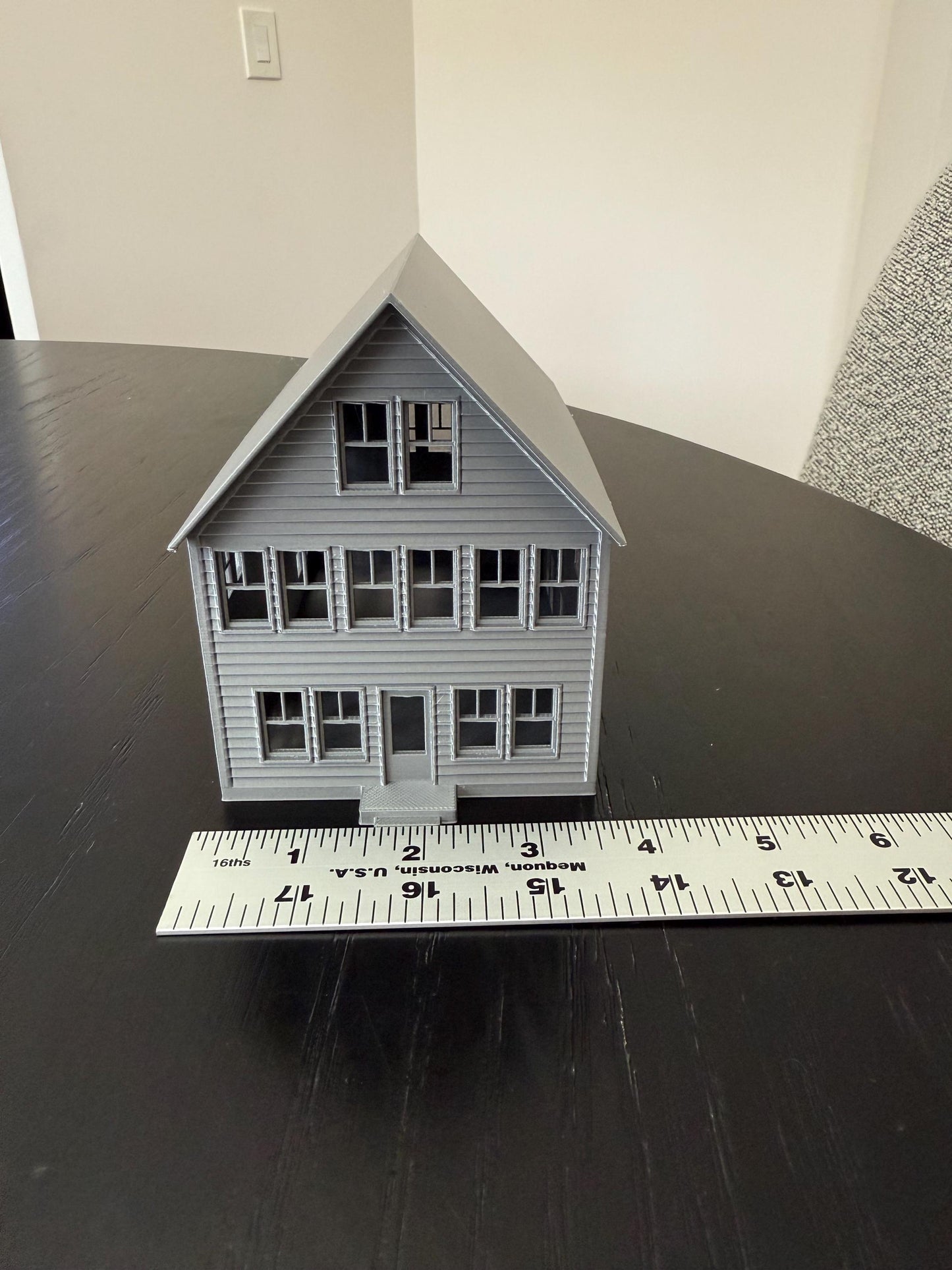 Beach House - HO Scale 1:87 Gauge | No Assembly Required / built and ready