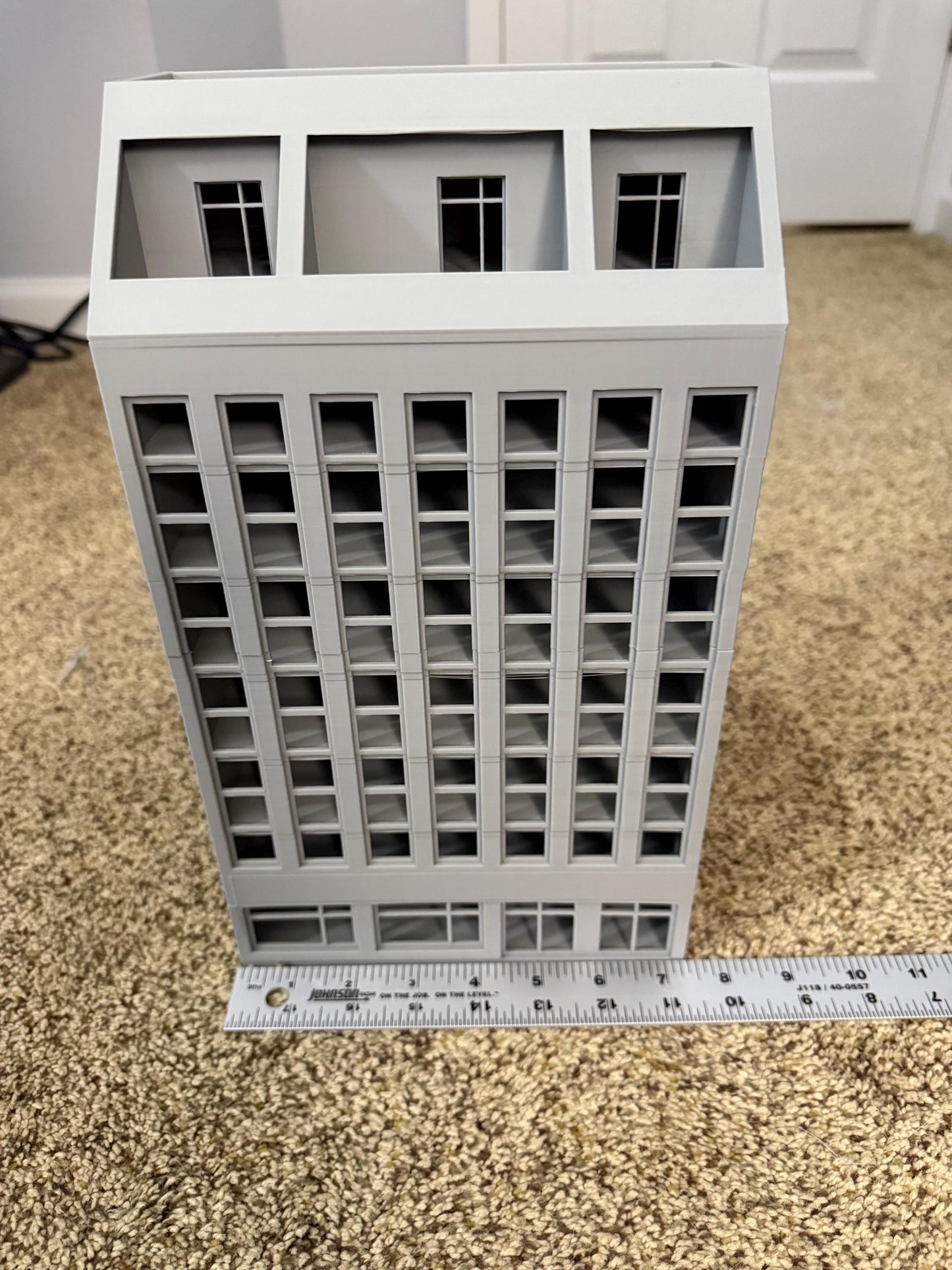HO Scale Highrise with Penthouses - 1:87 Gauge - Built and Ready