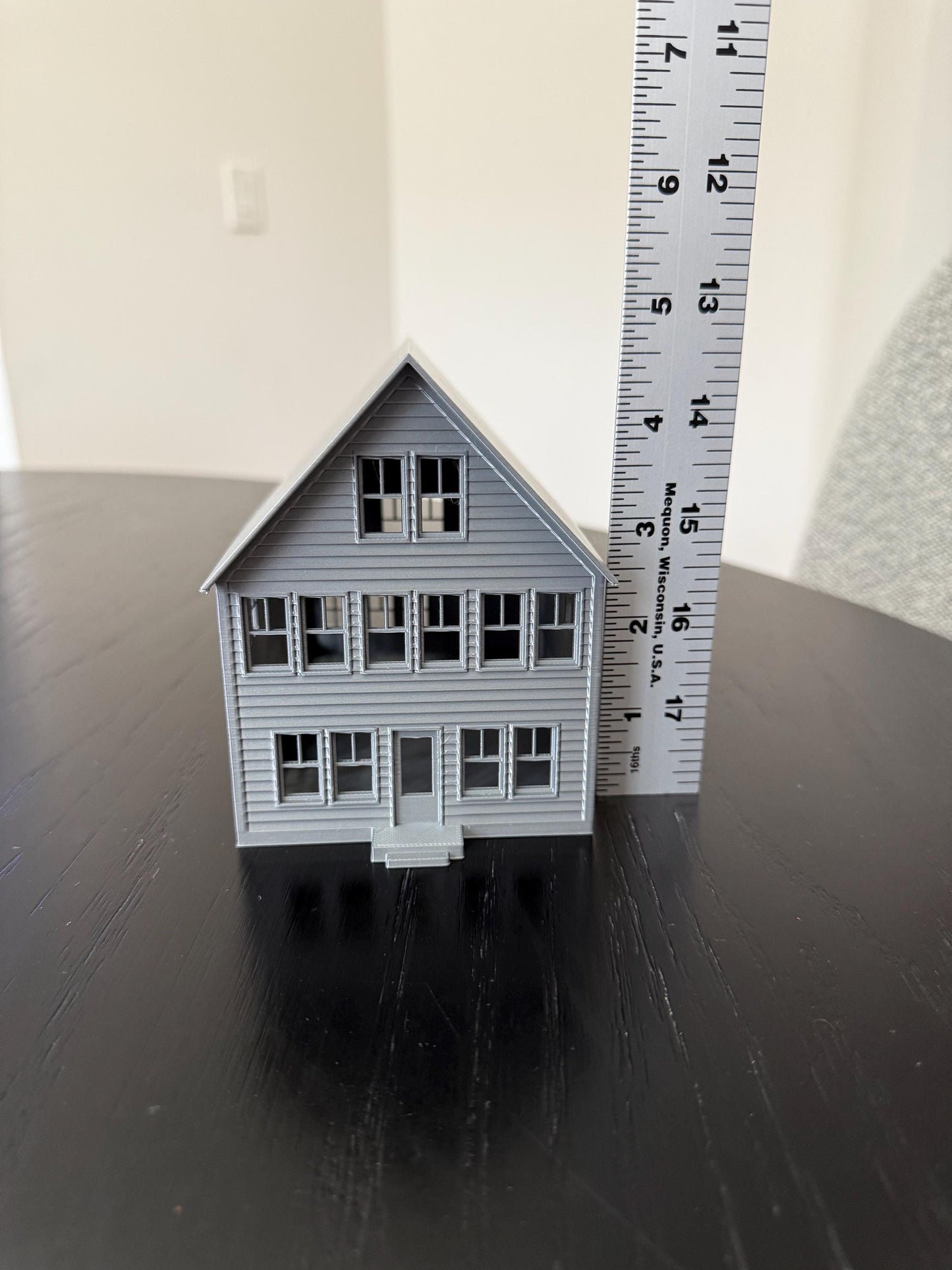 Beach House - HO Scale 1:87 Gauge | No Assembly Required / built and ready