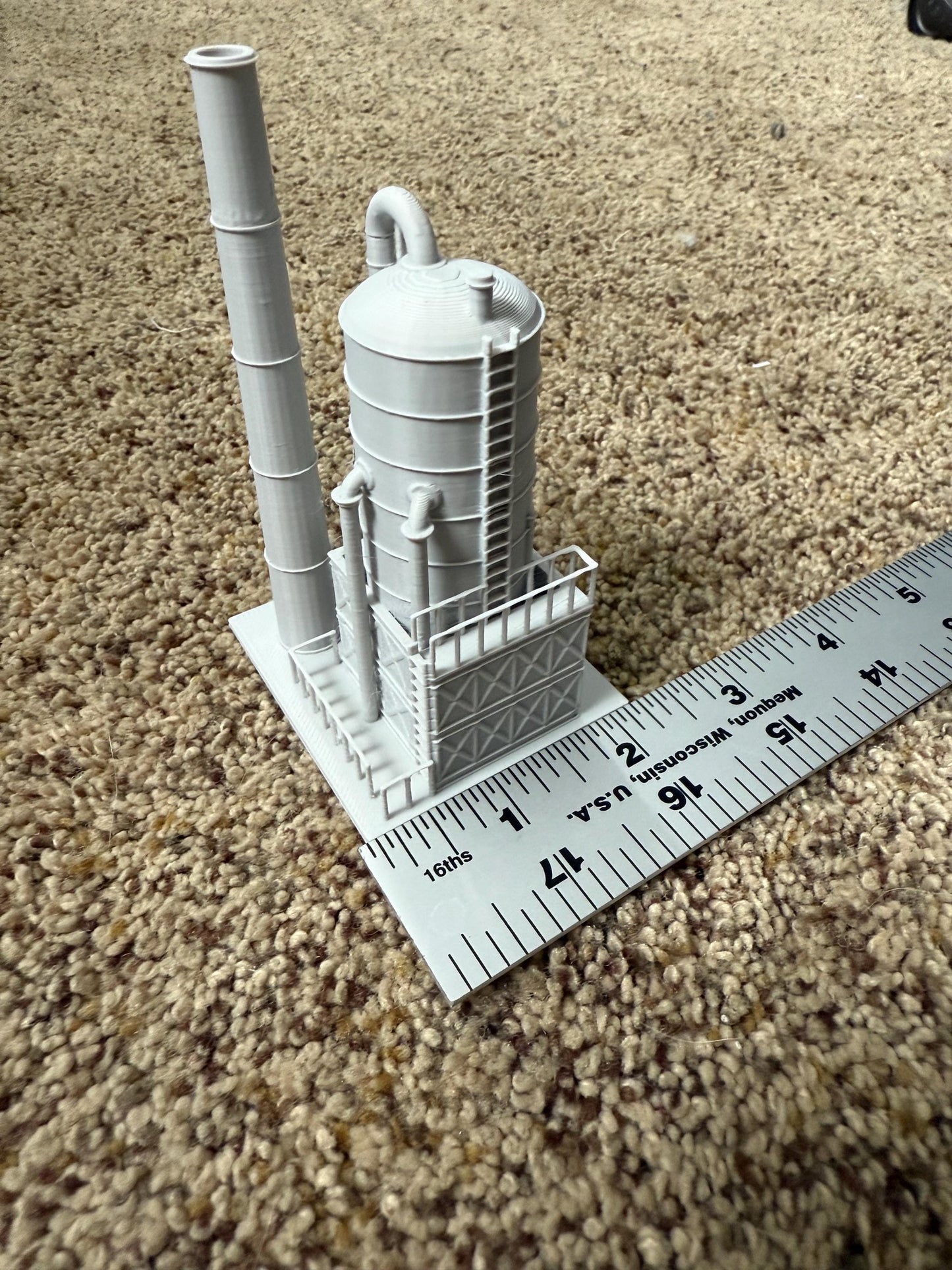 HO Scale Oil Refiner - 1:87 Gauge - Built and Ready - No Assembly Required
