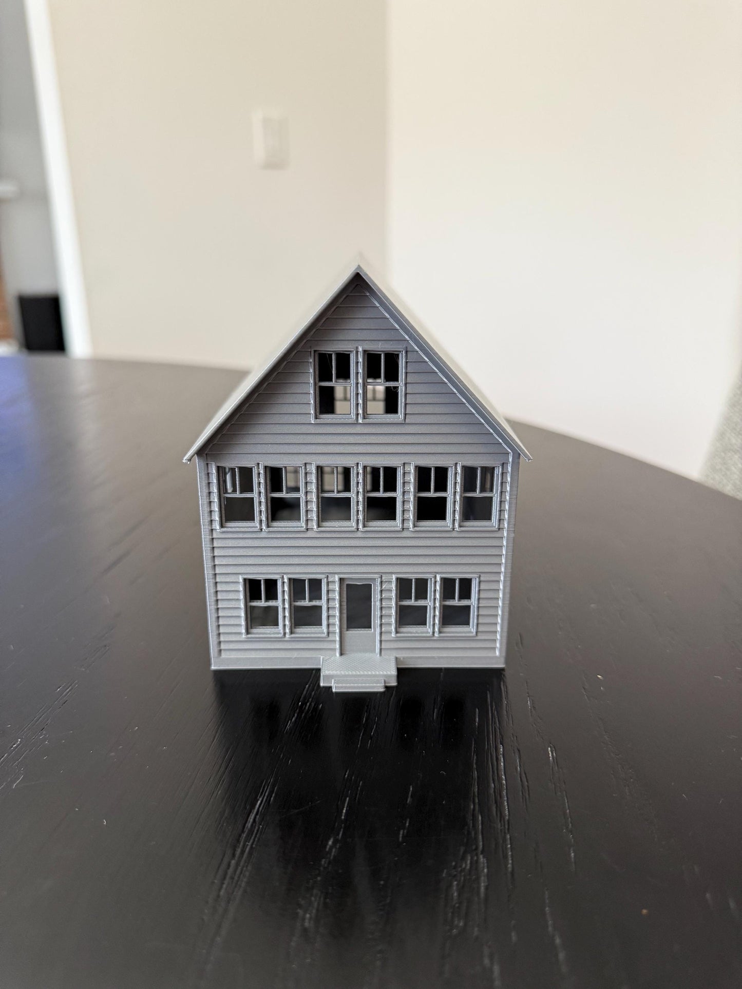 Beach House - HO Scale 1:87 Gauge | No Assembly Required / built and ready