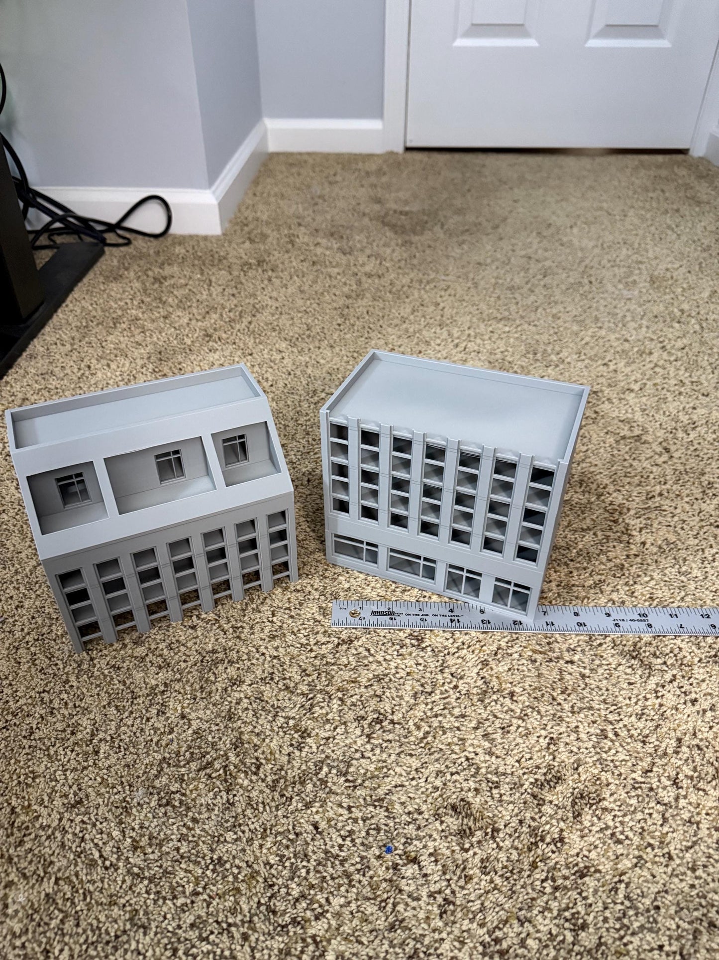 HO Scale Highrise with Penthouses - 1:87 Gauge - Built and Ready