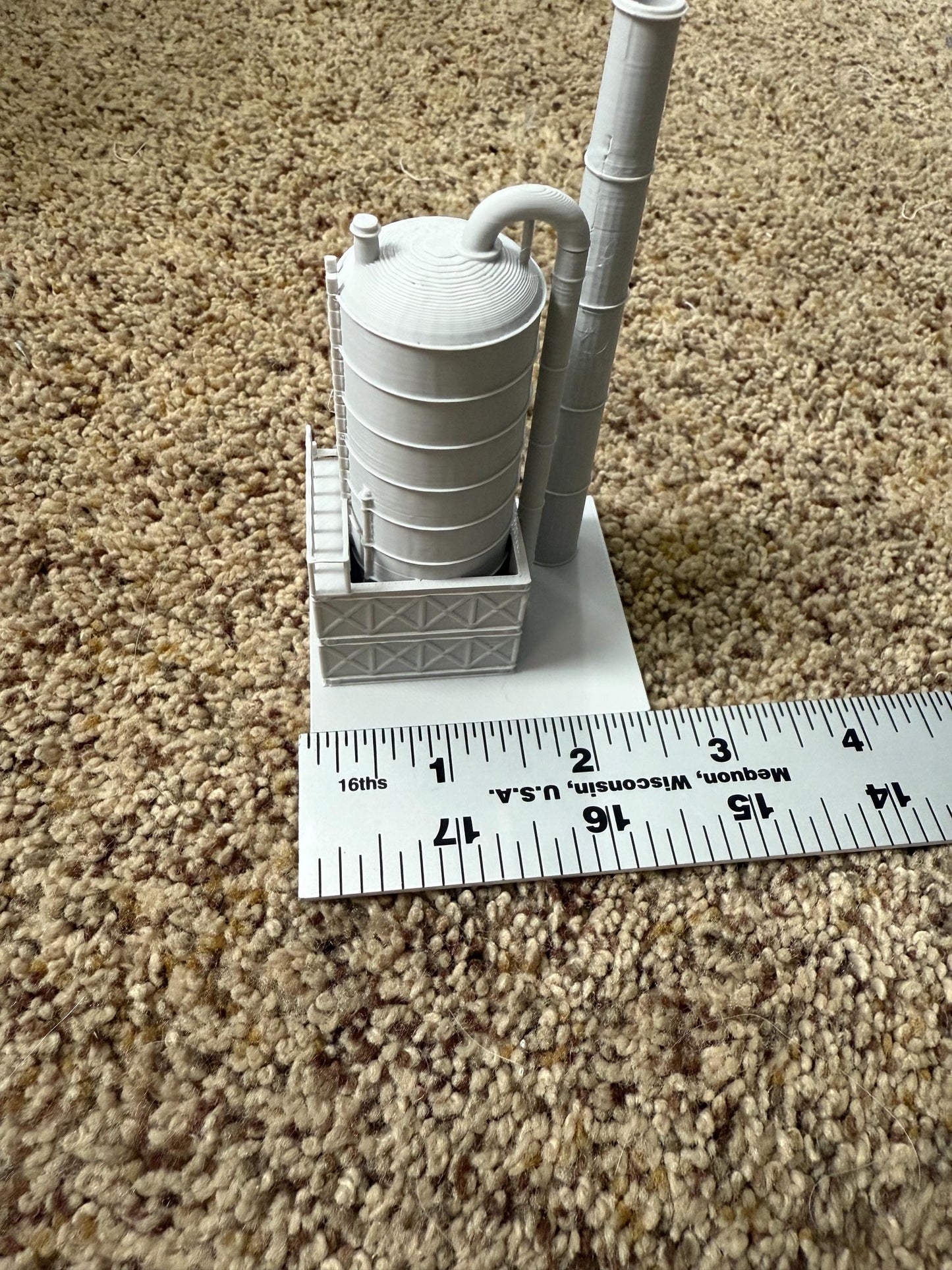 HO Scale Oil Refiner - 1:87 Gauge - Built and Ready - No Assembly Required