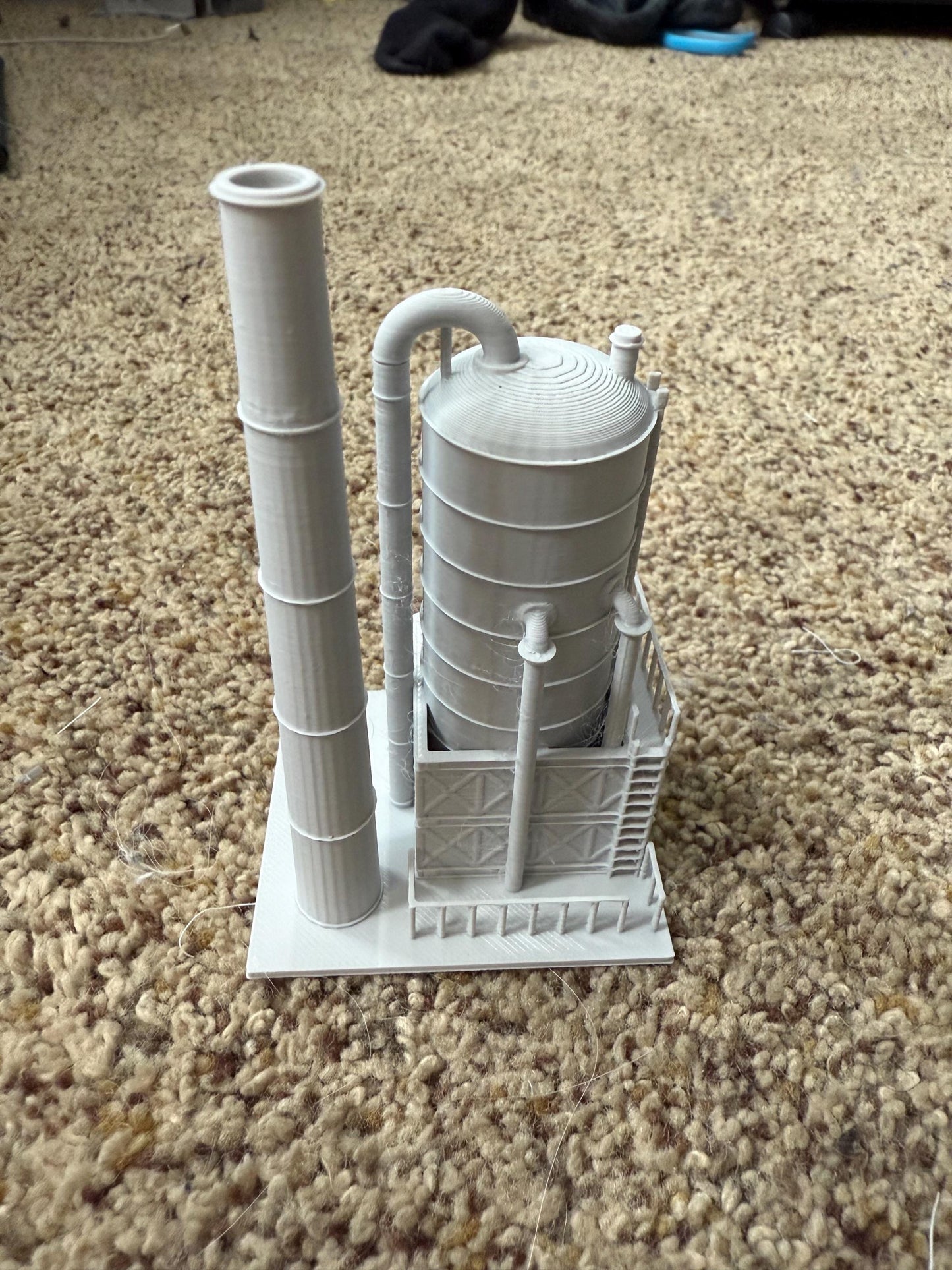 HO Scale Oil Refiner - 1:87 Gauge - Built and Ready - No Assembly Required