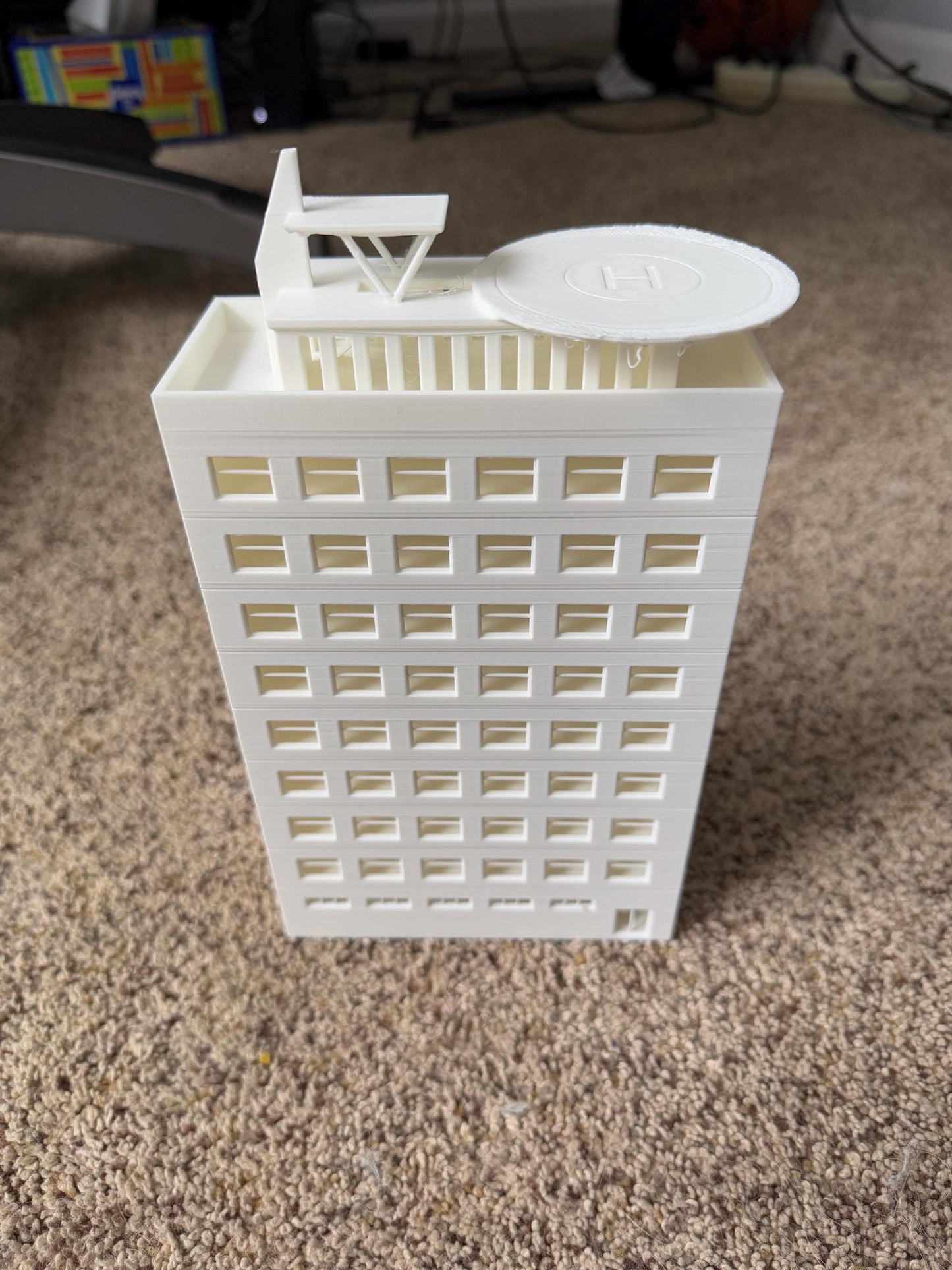 High rise Skyscraper with heli pad - N Scale 1:160 | NO ASSEMBLY REQUIRED