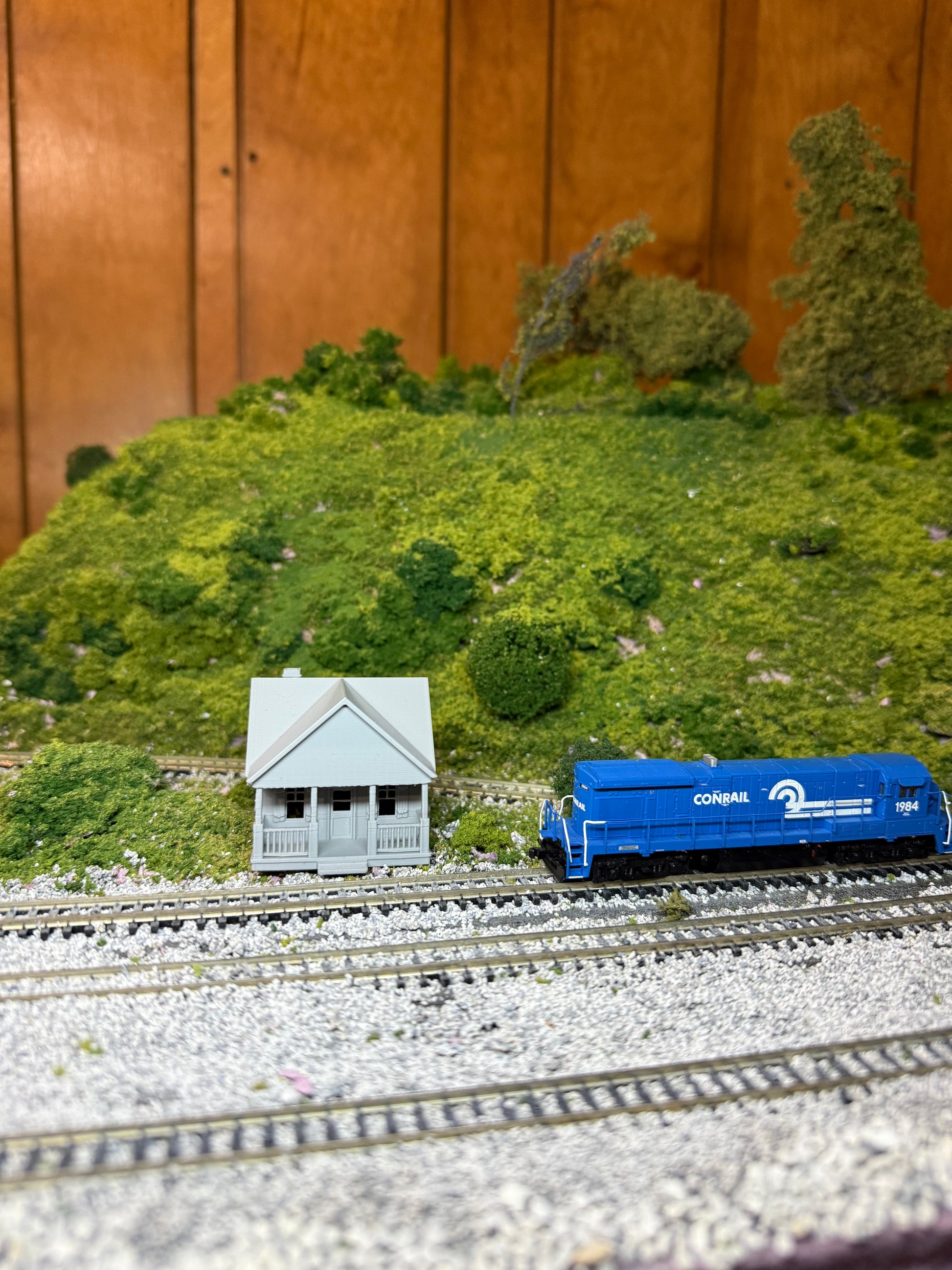 Cozy Craftsman Cottage  House (2 Pk) - N Scale 1:160 - | Prebuilt Building - Graham’s Models