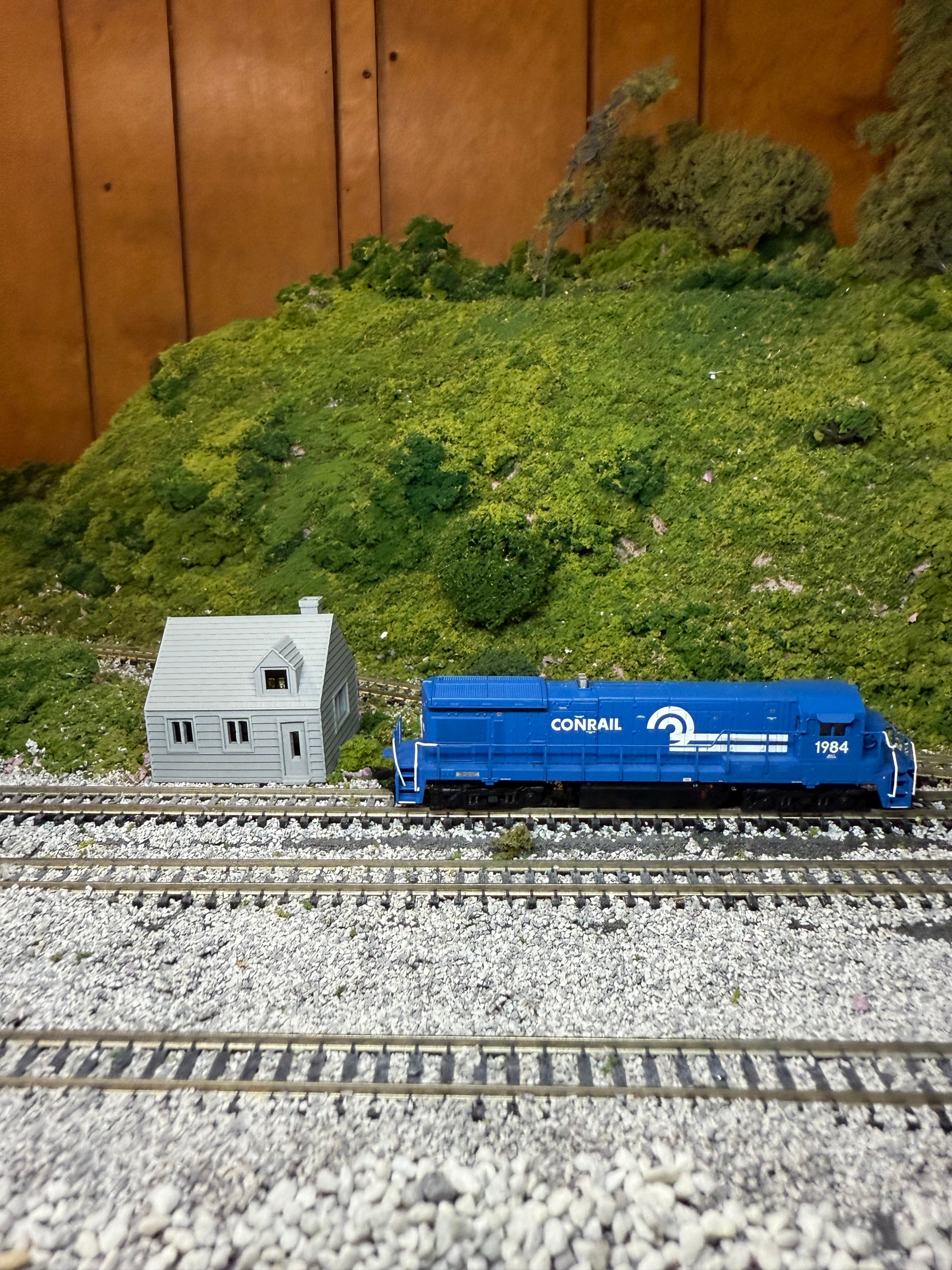 Charming Cape Cod House (3 Pk) - N Scale 1:160 - Prebuilt N Gauge House - Graham’s Models