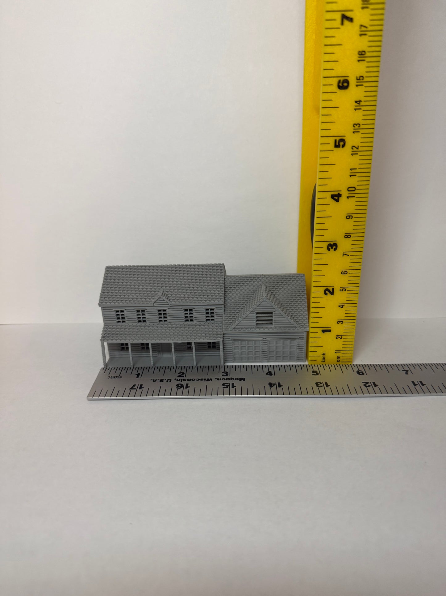 N Scale Colonial House - Attached Garage / 1:160 Scale / Preassembled and Built - Graham’s Models