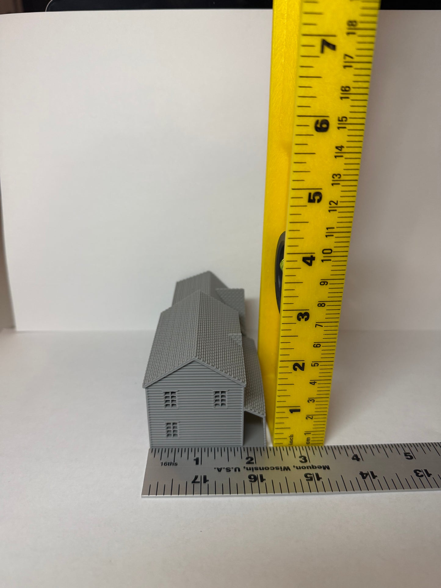 N Scale Colonial House - Attached Garage / 1:160 Scale / Preassembled and Built - Graham’s Models