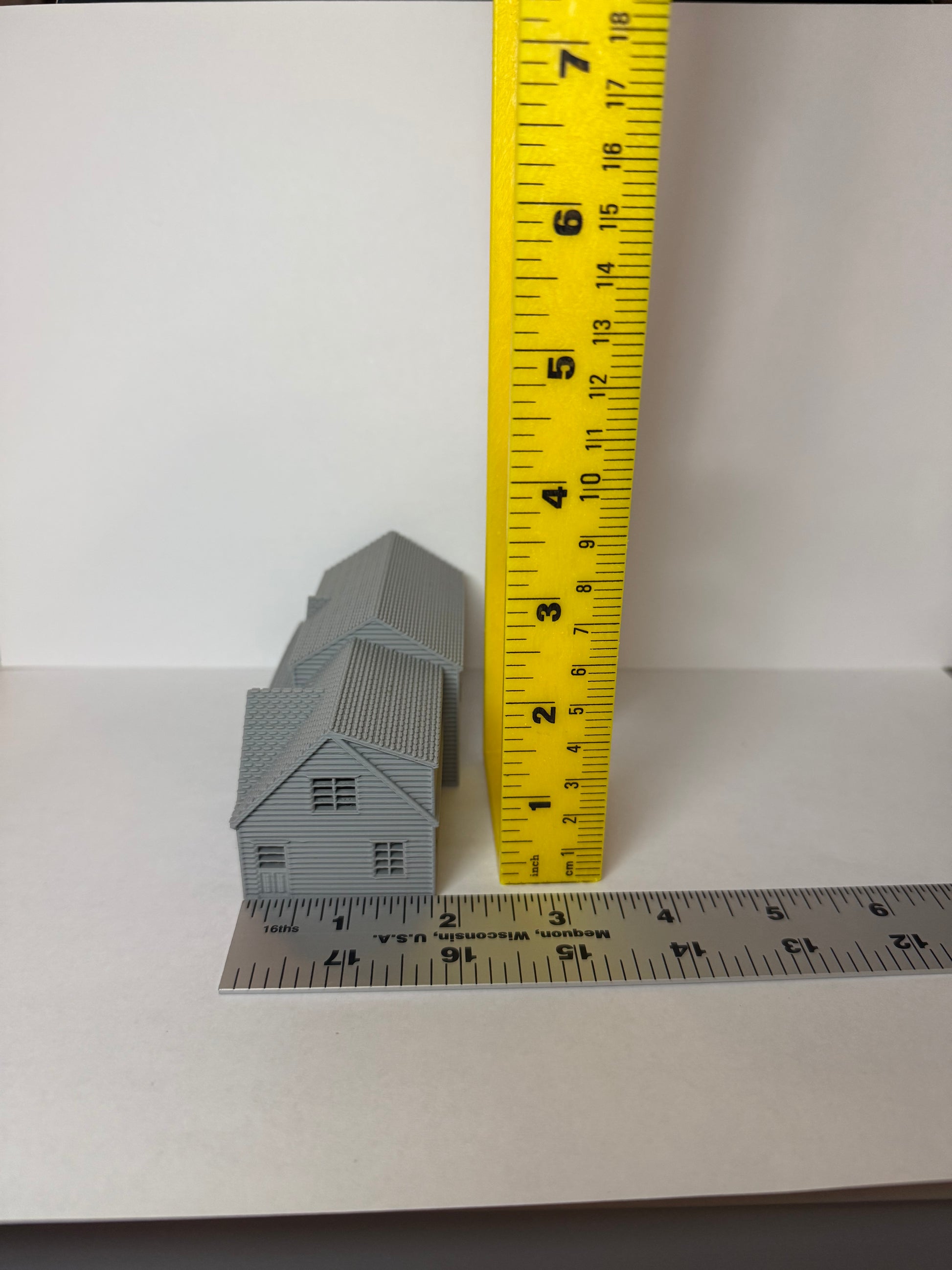 N Scale Colonial House - Attached Garage / 1:160 Scale / Preassembled and Built - Graham’s Models