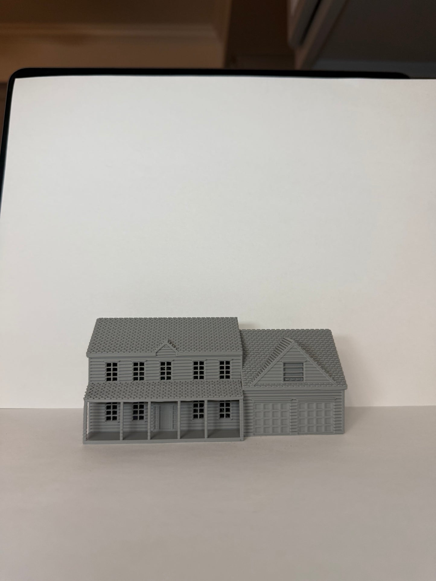 N Scale Colonial House - Attached Garage / 1:160 Scale / Preassembled and Built - Graham’s Models