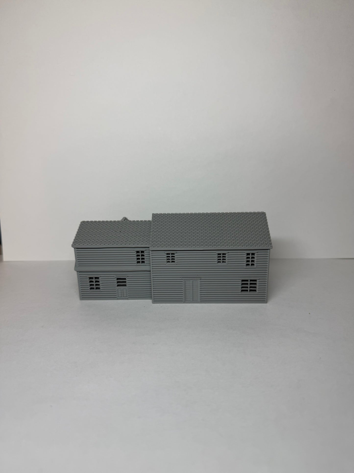 N Scale Colonial House - Attached Garage / 1:160 Scale / Preassembled and Built - Graham’s Models