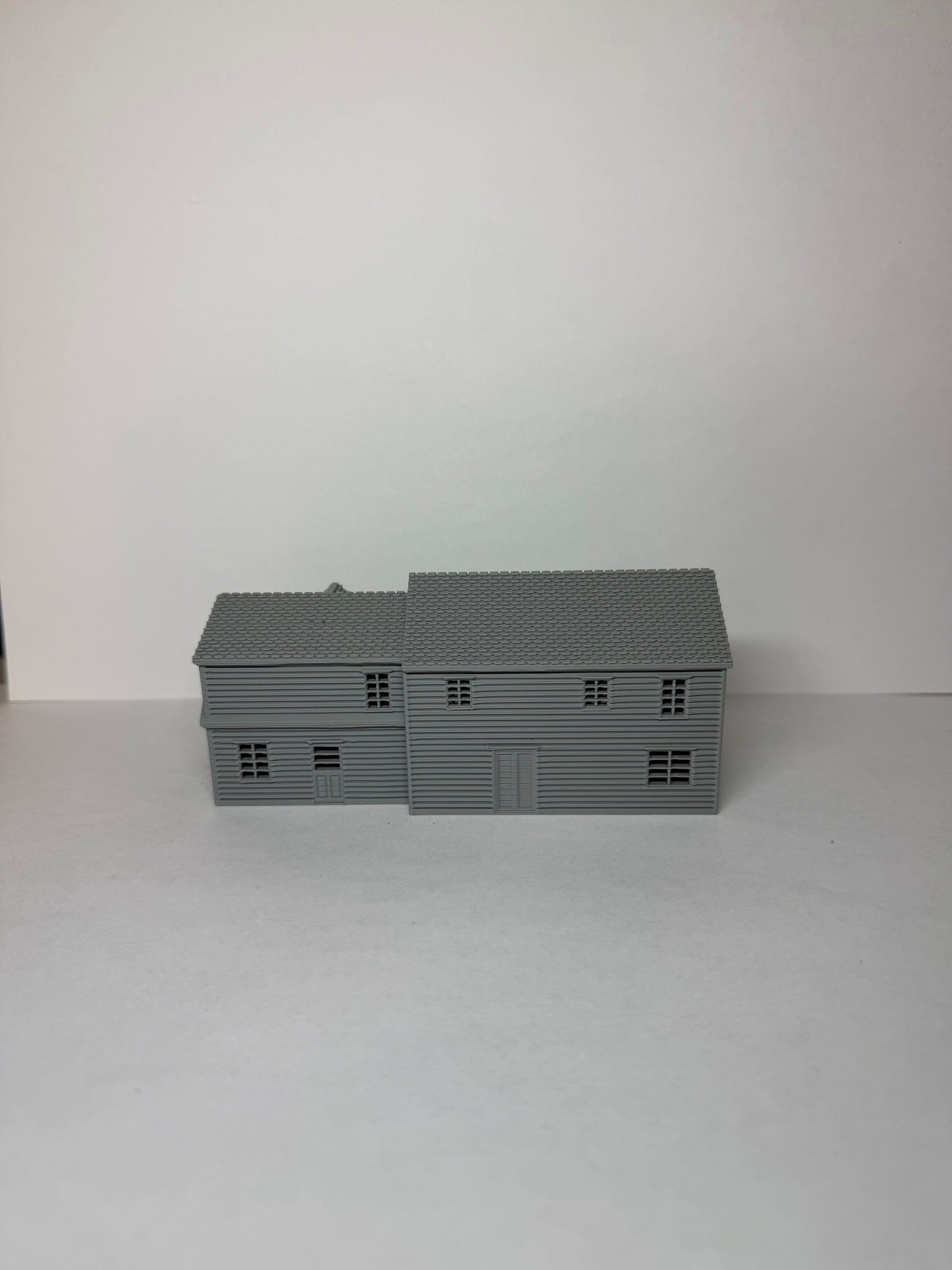 N Scale Colonial House - Attached Garage / 1:160 Scale / Preassembled and Built - Graham’s Models