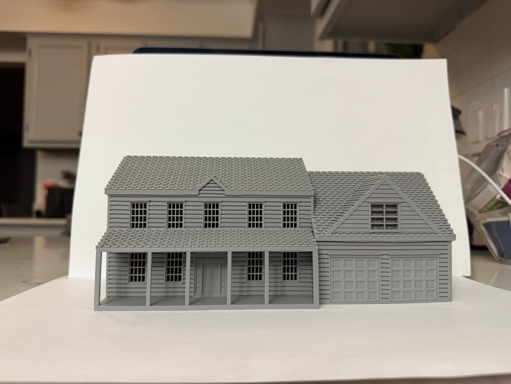 HO Scale Colonial House - Attached Garage / 1:87 Scale / Preassembled and Built - Graham’s Models