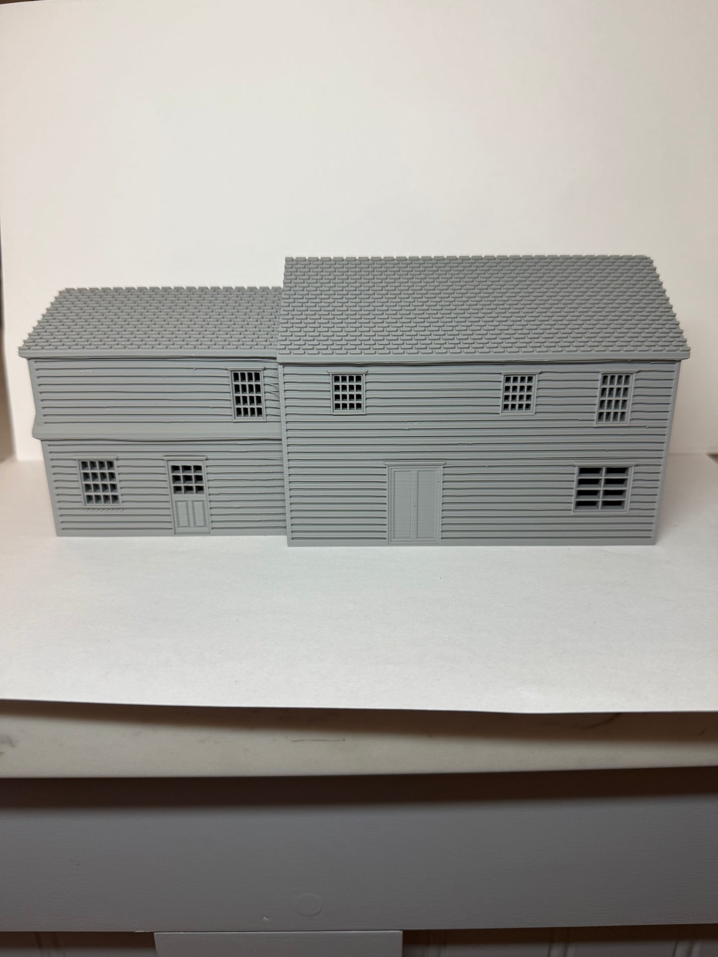 HO Scale Colonial House - Attached Garage / 1:87 Scale / Preassembled and Built - Graham’s Models