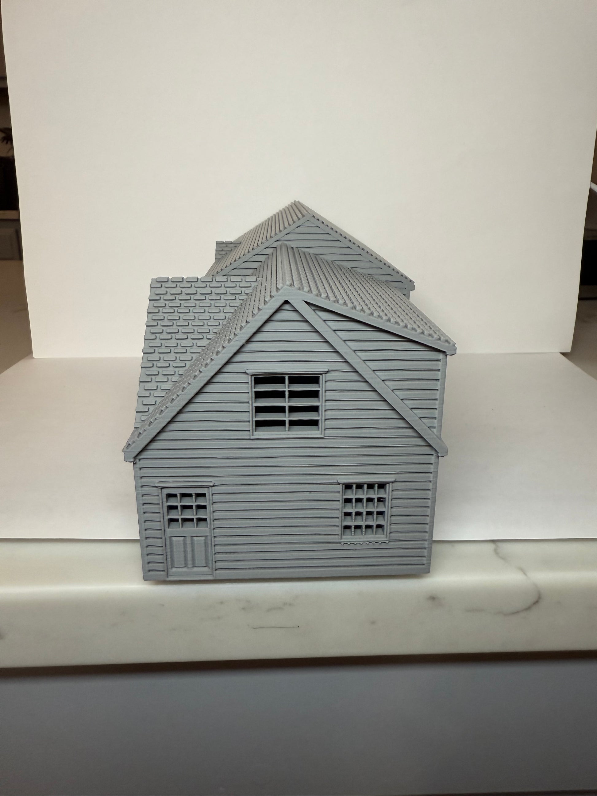 HO Scale Colonial House - Attached Garage / 1:87 Scale / Preassembled and Built - Graham’s Models