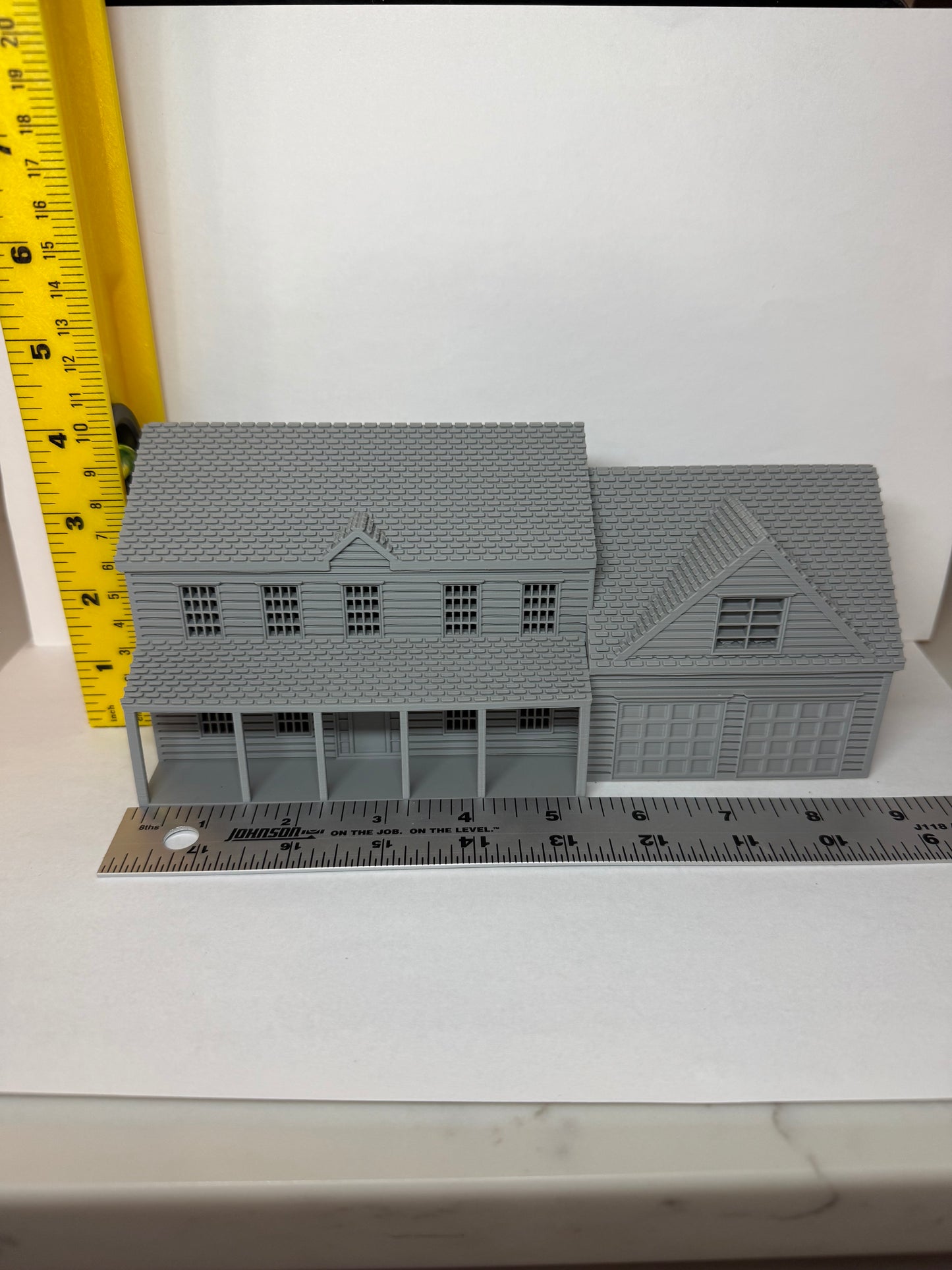 HO Scale Colonial House - Attached Garage / 1:87 Scale / Preassembled and Built - Graham’s Models