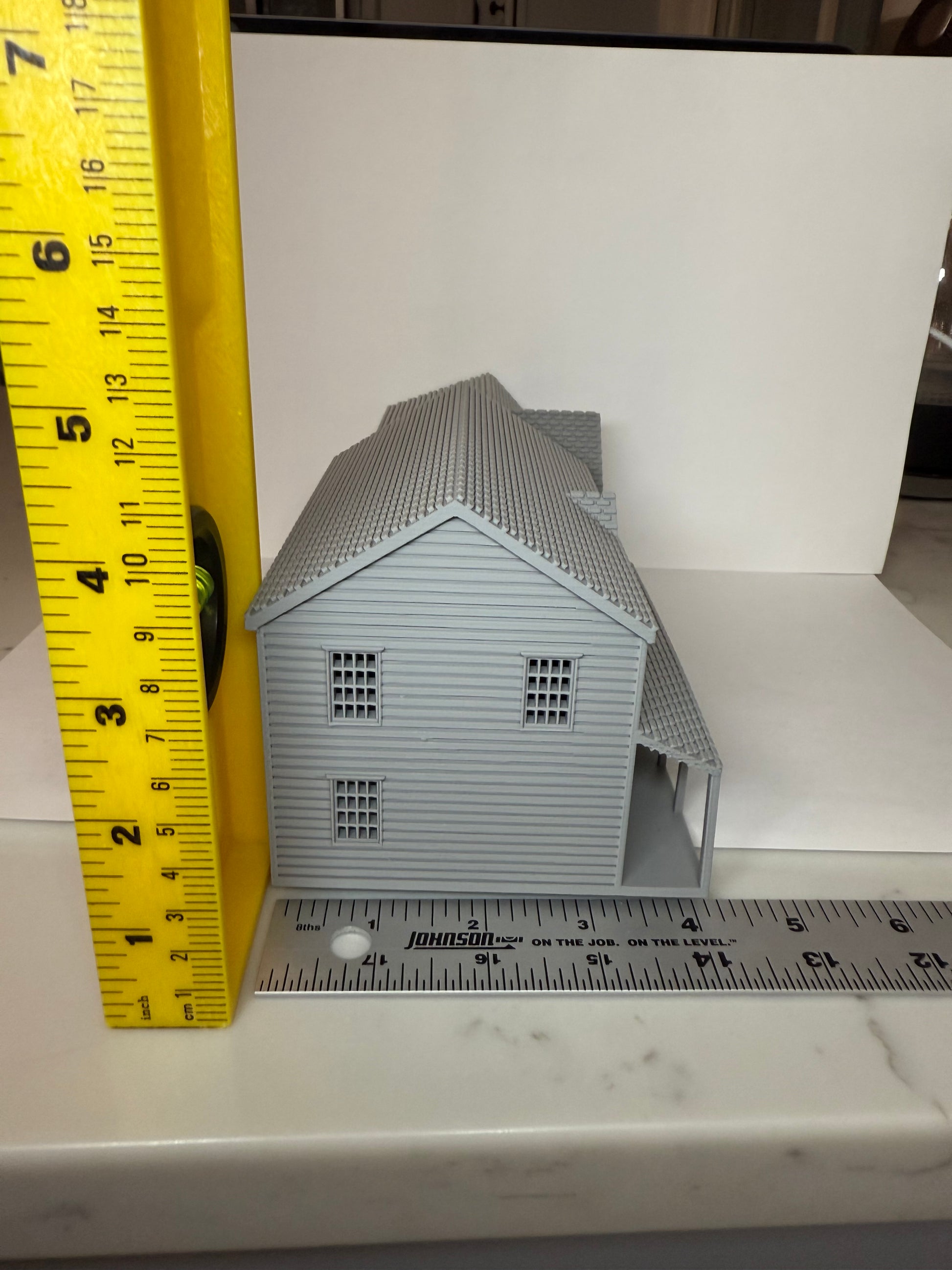 HO Scale Colonial House - Attached Garage / 1:87 Scale / Preassembled and Built - Graham’s Models