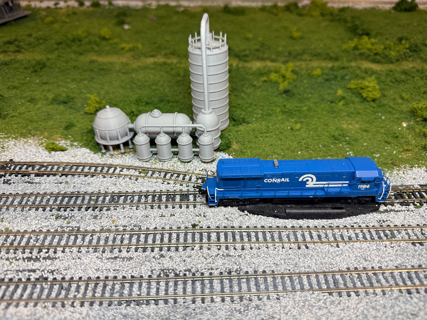 N Scale Fuel Storage / Chemical Factory / 1:160 Gauge/ No Assembly Required - Graham’s Models