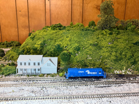 N Scale Colonial House - Attached Garage / 1:160 Scale / Preassembled and Built - Graham’s Models