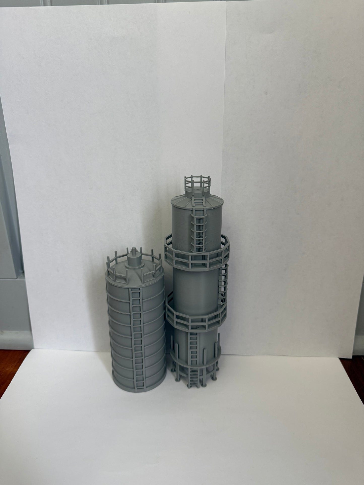 HO Scale Fuel Tank Storage Silos/ 1:87 Gauge - Prebuilt Models - Assembled - Graham’s Models