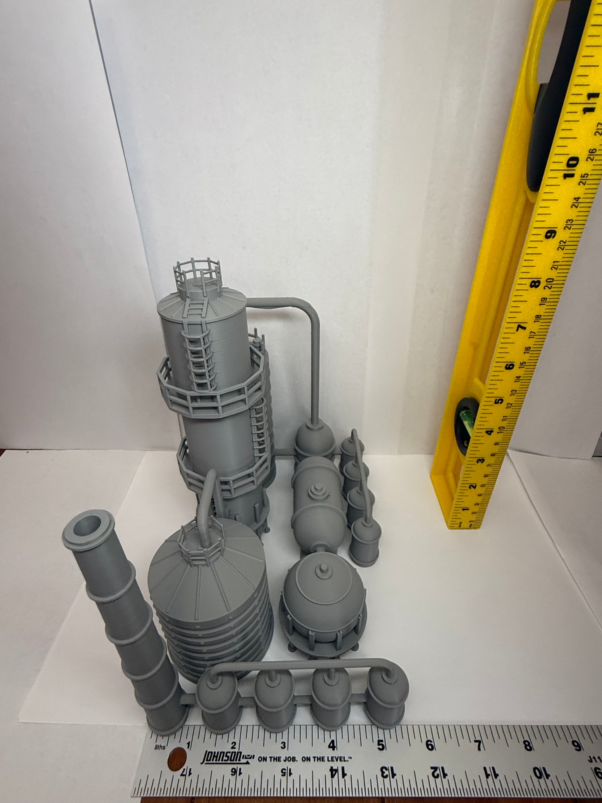 HO Scale Oil Refinery / 1:87 Gauge/ No Assembly Required - Built And Ready - Graham’s Models