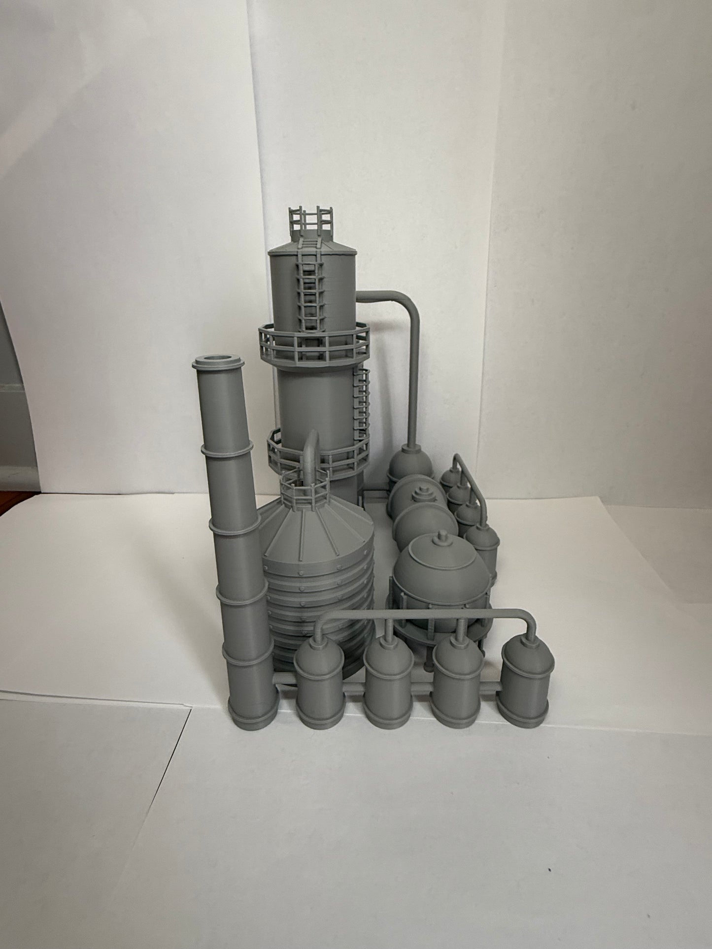HO Scale Oil Refinery / 1:87 Gauge/ No Assembly Required - Built And Ready - Graham’s Models