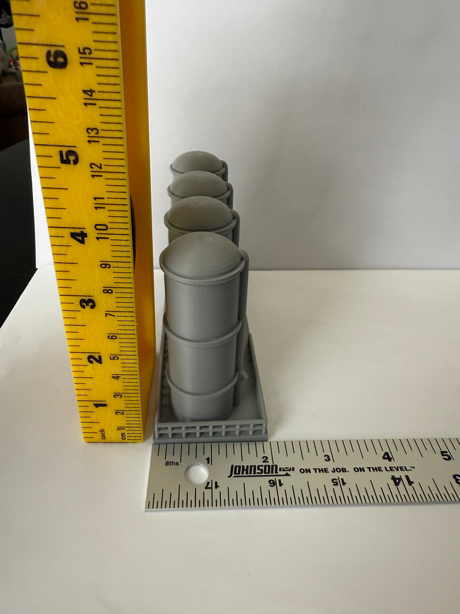 (2 Pk) HO Scale Fuel Tanks/ 1:87 Gauge/ Prebuilt Building - Assembled - Graham’s Models