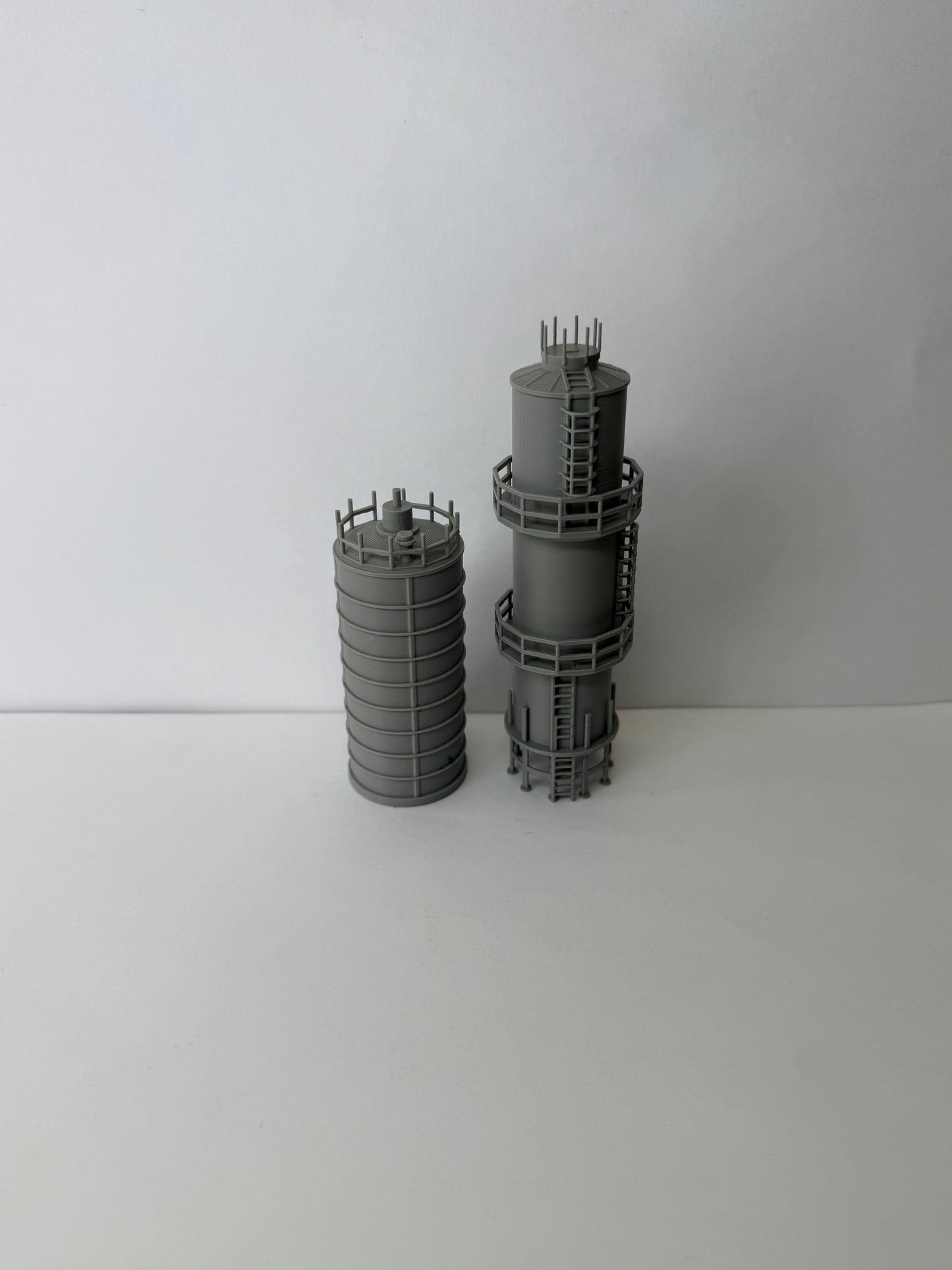 N Scale Oil Tanks (2 Pieces) / 1:160 Gauge - Prebuilt Structures - Assembled - Graham’s Models