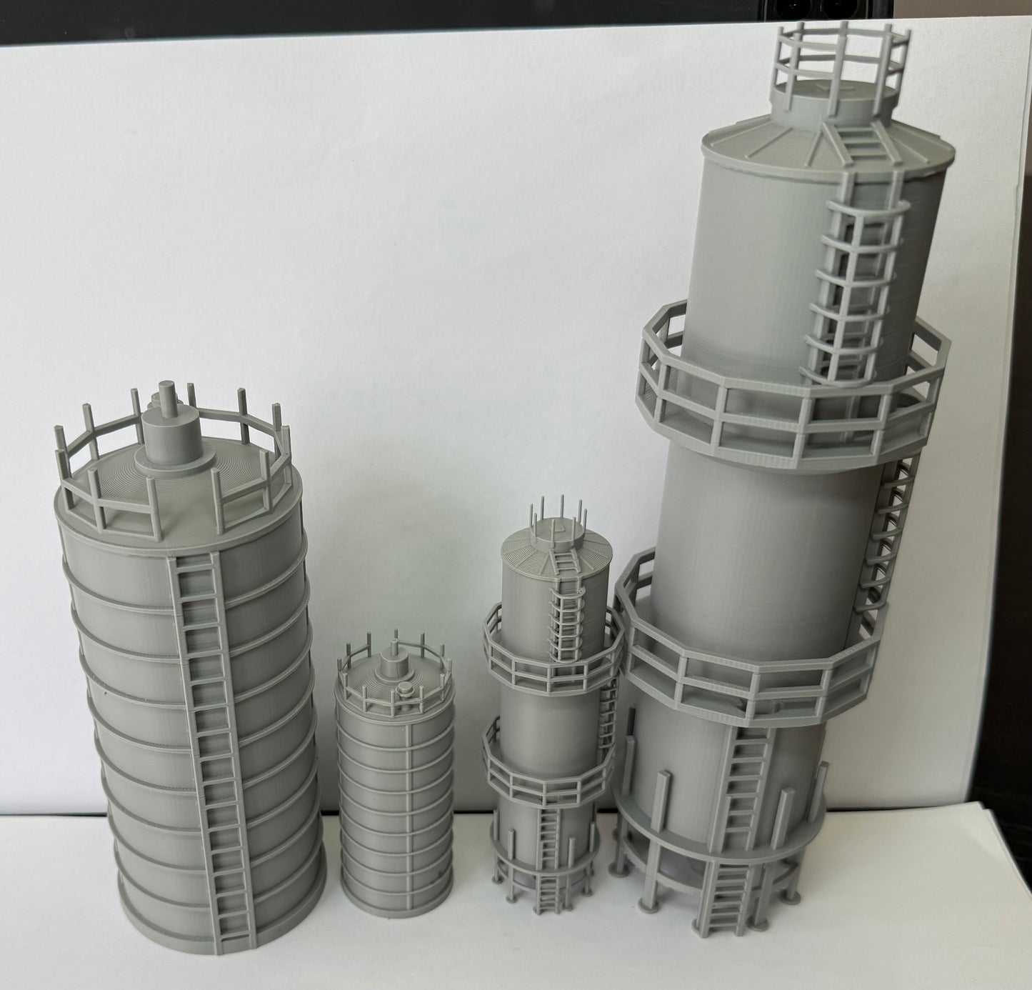 N Scale Oil Tanks (2 Pieces) / 1:160 Gauge - Prebuilt Structures - Assembled - Graham’s Models