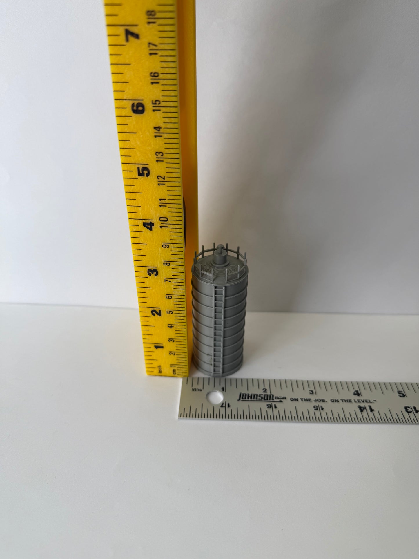 N Scale Oil Tanks (2 Pieces) / 1:160 Gauge - Prebuilt Structures - Assembled - Graham’s Models