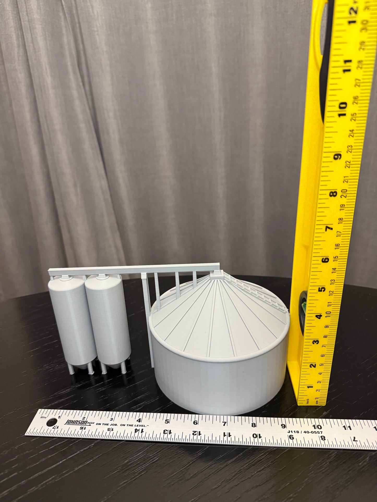 HO Scale Grain Silos / 1:87 Scale / No Assembly Required - Built And Ready - Graham’s Models