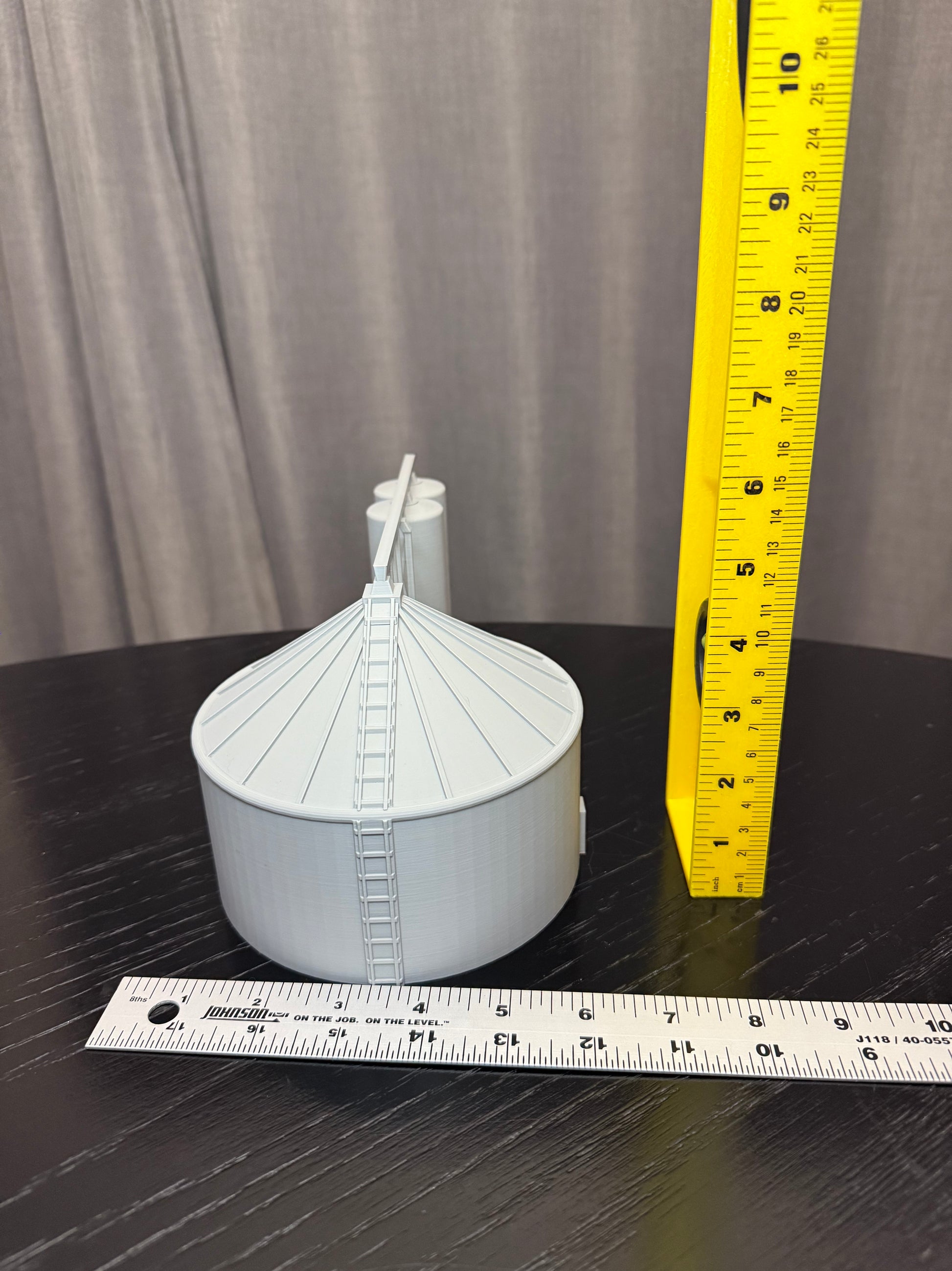 HO Scale Grain Silos / 1:87 Scale / No Assembly Required - Built And Ready - Graham’s Models