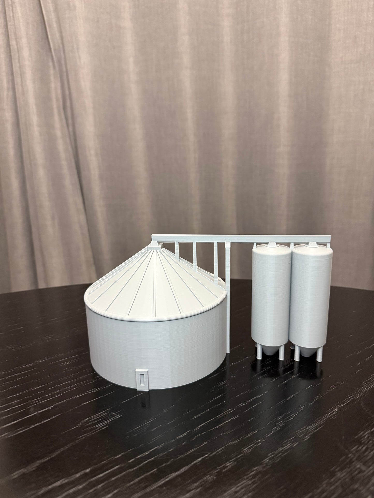 HO Scale Grain Silos / 1:87 Scale / No Assembly Required - Built And Ready - Graham’s Models