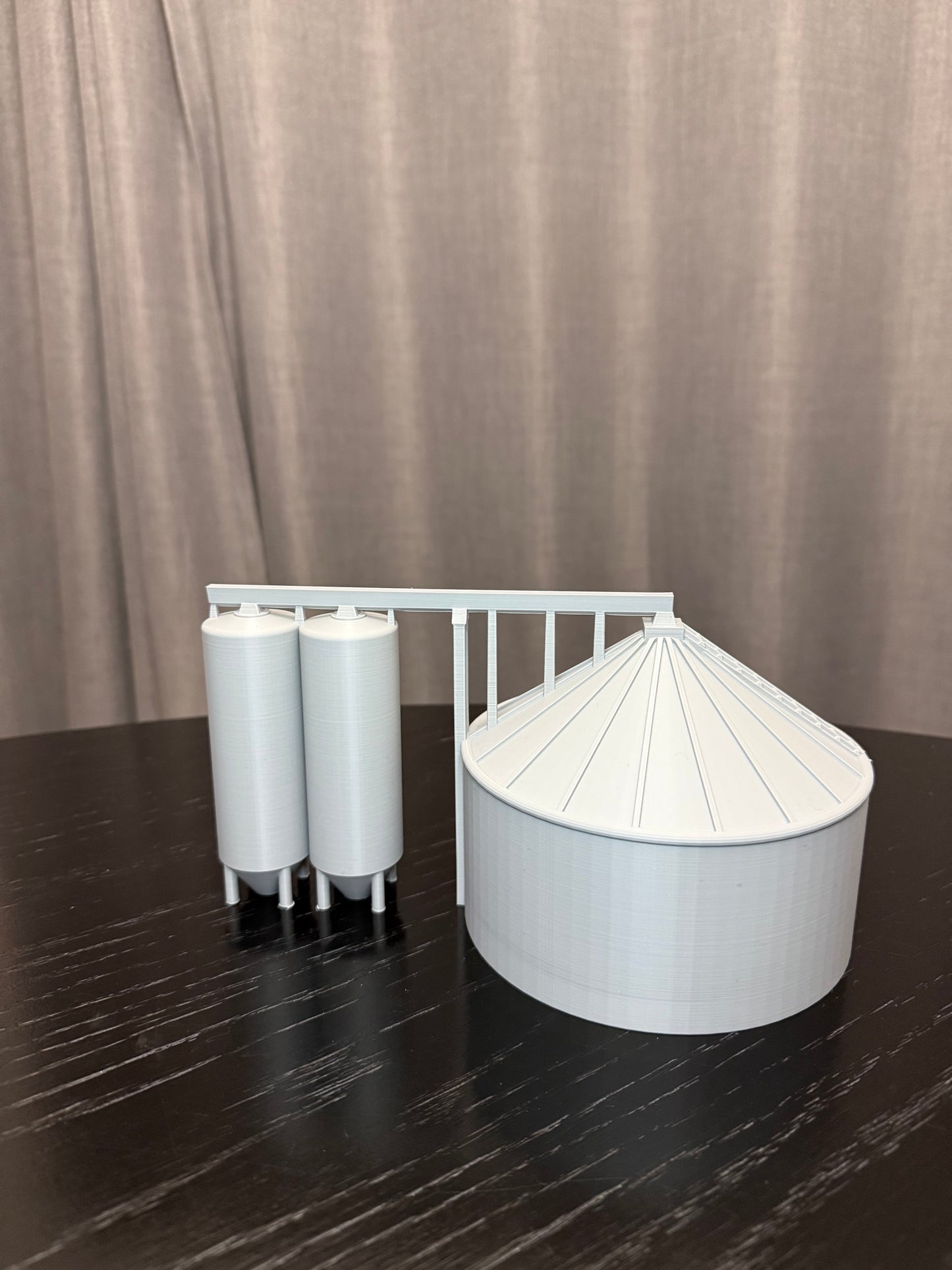 HO Scale Grain Silos / 1:87 Scale / No Assembly Required - Built And Ready - Graham’s Models