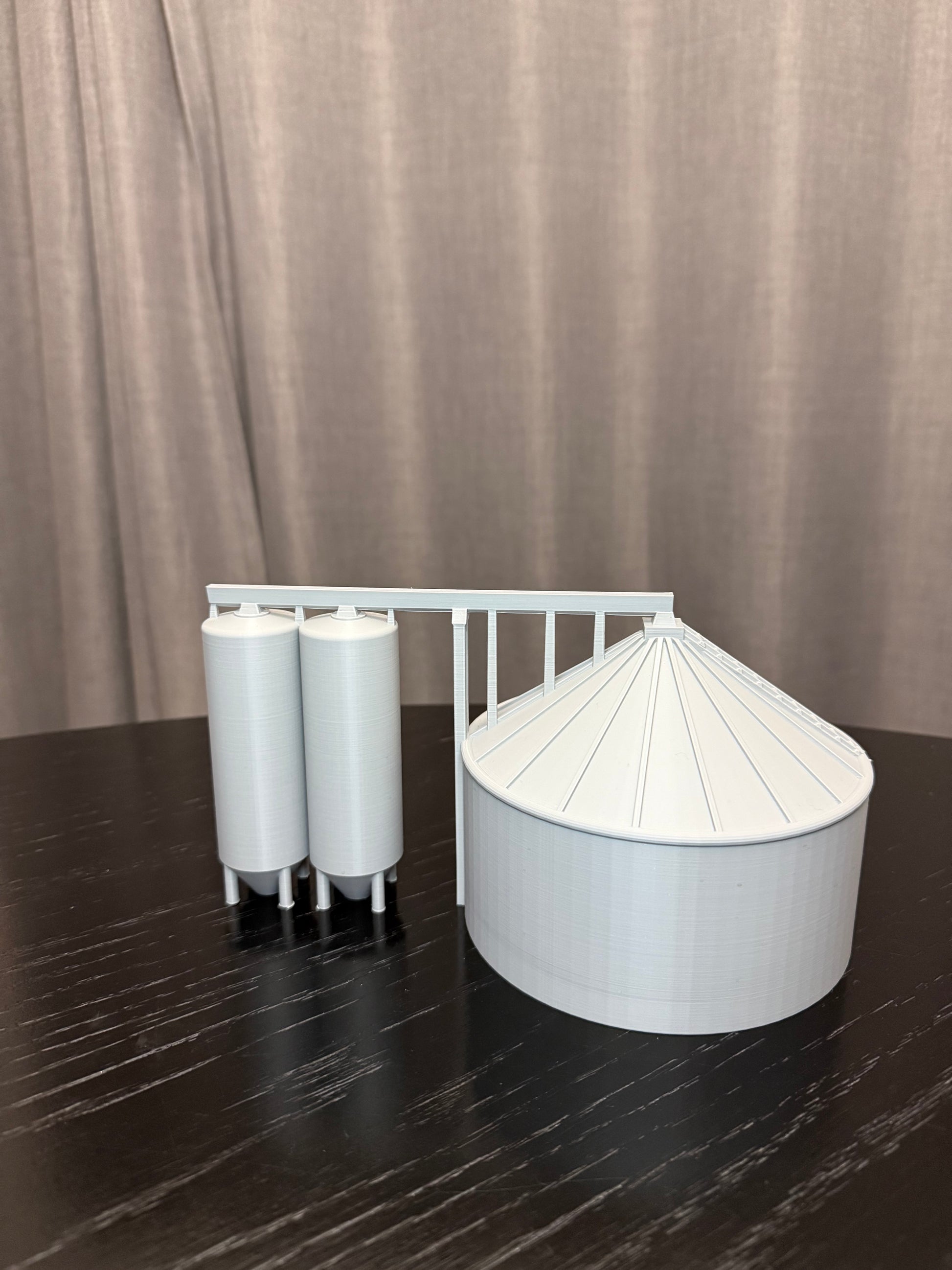 HO Scale Grain Silos / 1:87 Scale / No Assembly Required - Built And Ready - Graham’s Models