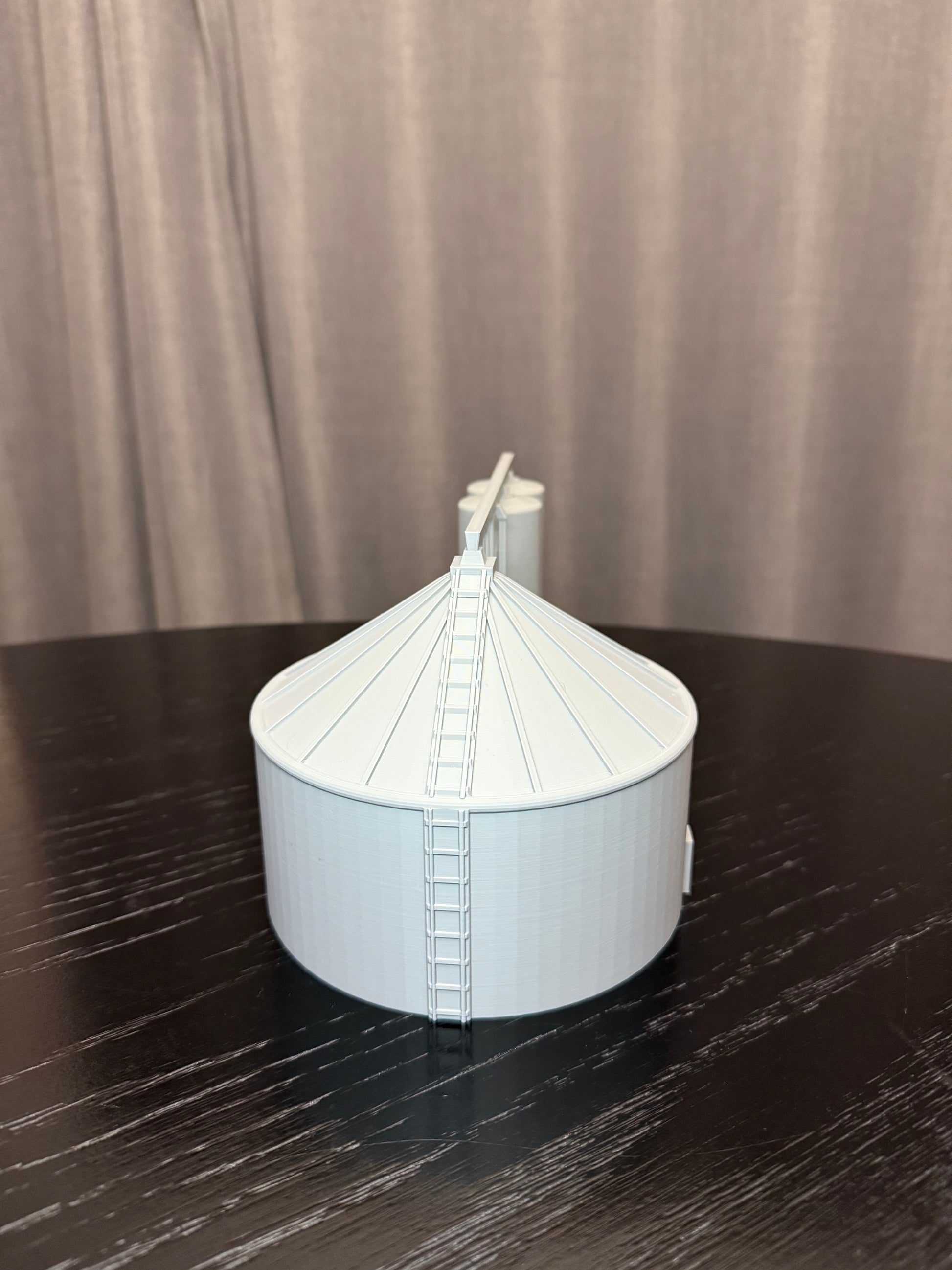 HO Scale Grain Silos / 1:87 Scale / No Assembly Required - Built And Ready - Graham’s Models