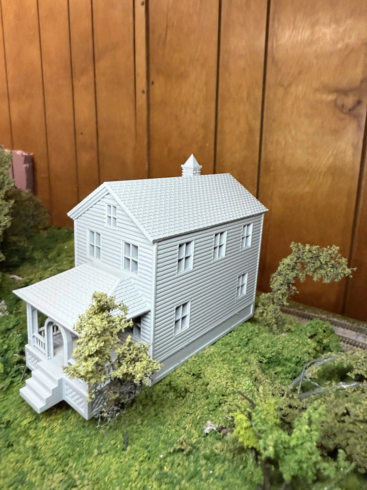 Modern 2 Story House - HO Scale 1:87 - | Preassembled - Built Up Building - Graham’s Models